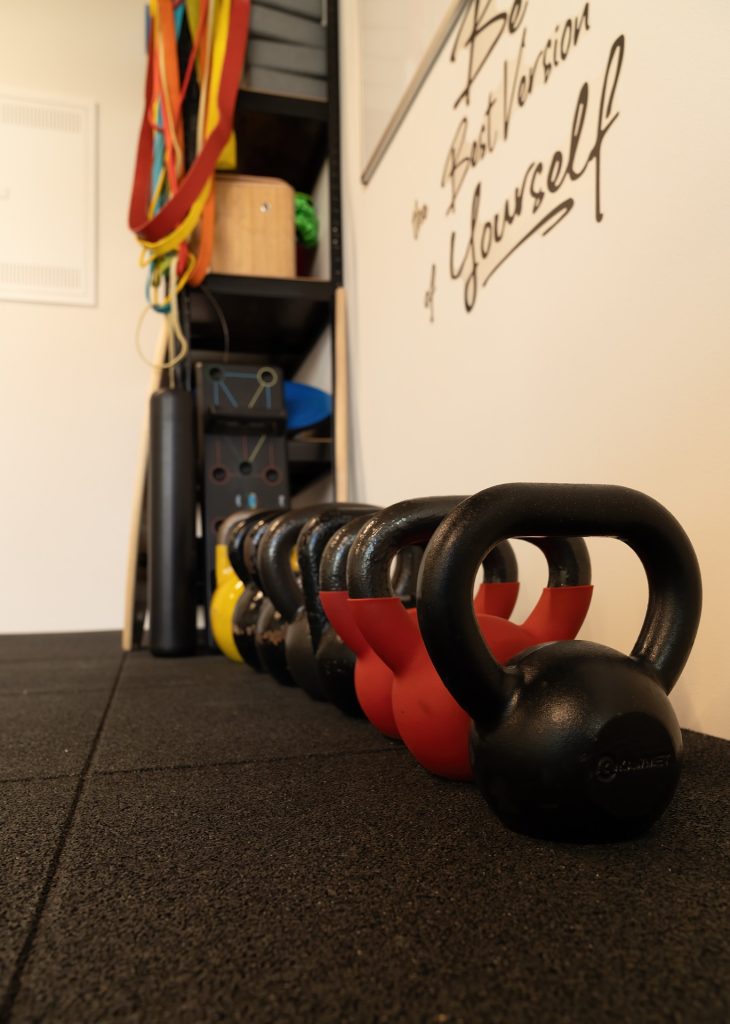 Kettlebells in verschiedenen Gewichten im Fit22 Trainingsraum